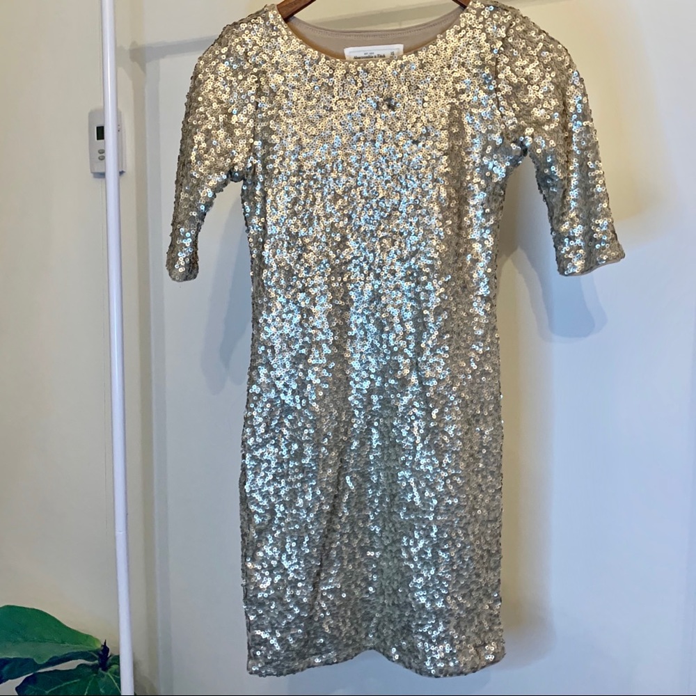 “Abercrombie” body-con dress